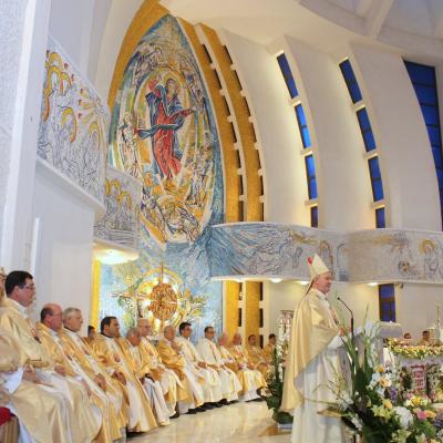 24 iunie: La Iaşi au fost sfinţiţi 14 preoţi. Foto: Ionuţ-Gabriel Giurgică