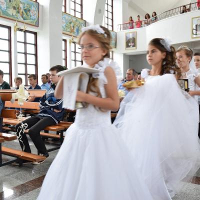 28 iunie: Valea Mică: Prima sfântă împărtăşanie