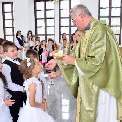 28 iunie: Valea Mică: Prima sfântă împărtăşanie