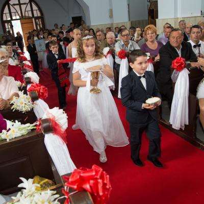 28 iunie: Cacica: Prima Sfântă Împărtăşanie
