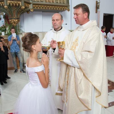 28 iunie: Cacica: Prima Sfântă Împărtăşanie