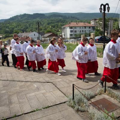 28 iunie: Cacica: Prima Sfântă Împărtăşanie