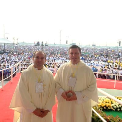 6 iulie: Ecuador: Sfânta Liturghie pentru familii prezidată de papa Francisc, în Parcul Los Samanes, Guayaquil, fiind prezenţi şi preoţii români care activează în această ţară