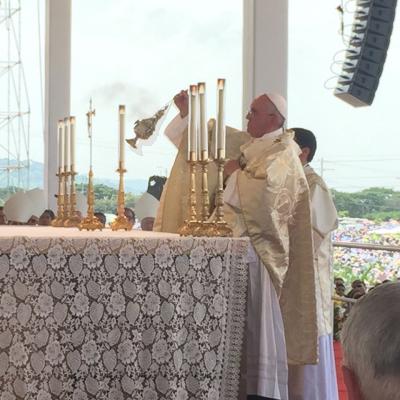 6 iulie: Ecuador: Sfânta Liturghie pentru familii prezidată de papa Francisc, în Parcul Los Samanes, Guayaquil, fiind prezenţi şi preoţii români care activează în această ţară