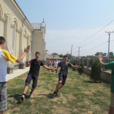 8-12 iulie: Luncaşi: Campusul "Treziţi lumea"
