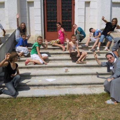 17-20 iulie: Văleni: Campusul "Prietenia în culori"