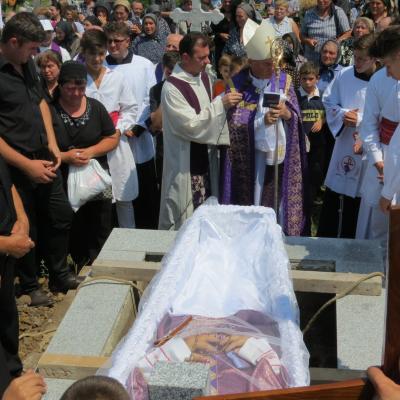 18 iulie: Luizi-Călugăra: Funeraliile părintelui Petru Patraşcu