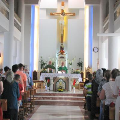 19 iulie: Huşi "Sfântul Anton de Padova": Liturghia de mulţumire a părintelui Ieronim Budulai pentru 50 ani de preoţie