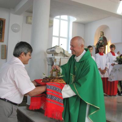 19 iulie: Huşi "Sfântul Anton de Padova": Liturghia de mulţumire a părintelui Ieronim Budulai pentru 50 ani de preoţie
