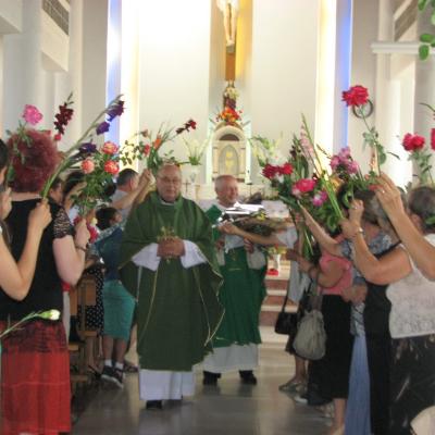 19 iulie: Huşi "Sfântul Anton de Padova": Liturghia de mulţumire a părintelui Ieronim Budulai pentru 50 ani de preoţie