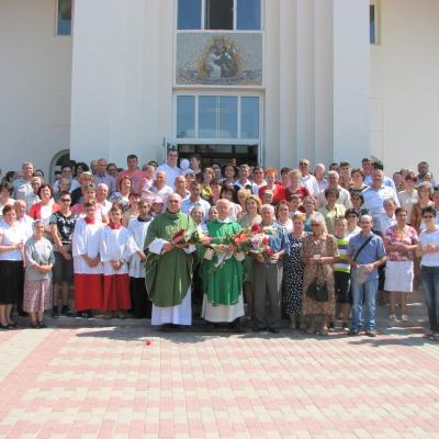 19 iulie: Huşi "Sfântul Anton de Padova": Liturghia de mulţumire a părintelui Ieronim Budulai pentru 50 ani de preoţie