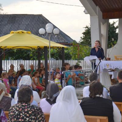 27 iulie - 2 august: Galbeni: Săptămâna familiei