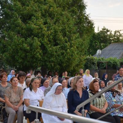 27 iulie - 2 august: Galbeni: Săptămâna familiei