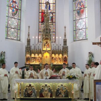 28 iulie: Cacica: Liturghie de mulţumire a preoţilor nou-sfinţiţi