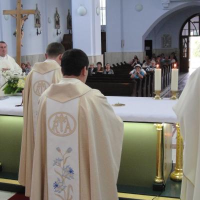28 iulie: Cacica: Liturghie de mulţumire a preoţilor nou-sfinţiţi
