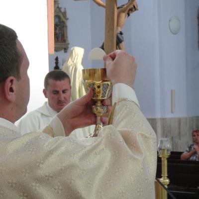 28 iulie: Cacica: Liturghie de mulţumire a preoţilor nou-sfinţiţi