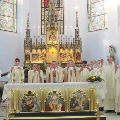 28 iulie: Cacica: Liturghie de mulţumire a preoţilor nou-sfinţiţi