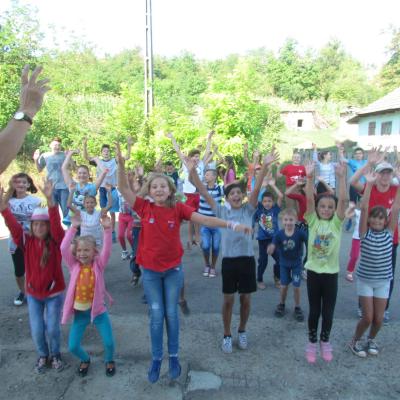 29 iulie - 2 august: Sprânceana: Campus "Treziţi lumea"