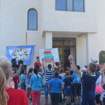 29 iulie - 2 august: Sprânceana: Campus "Treziţi lumea"