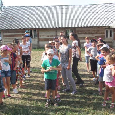 29 iulie - 2 august: Sprânceana: Campus "Treziţi lumea"