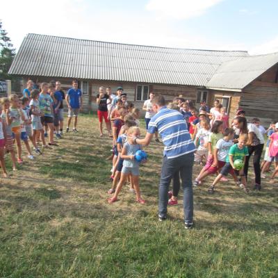 29 iulie - 2 august: Sprânceana: Campus "Treziţi lumea"