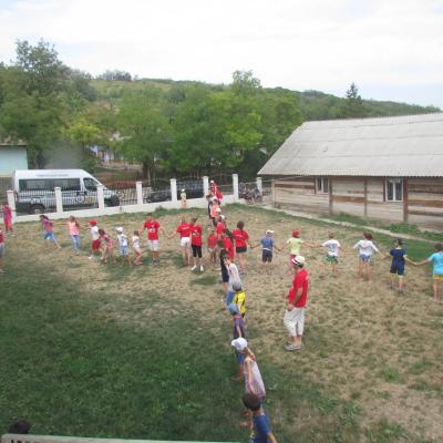 29 iulie - 2 august: Sprânceana: Campus "Treziţi lumea"