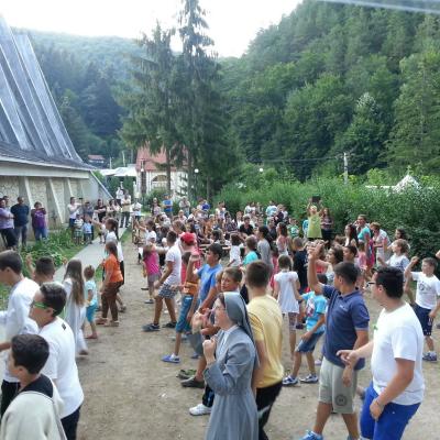 30 iulie - 5 august: Slănic Moldova: Campusul "Sfinţii, prietenii copiilor"