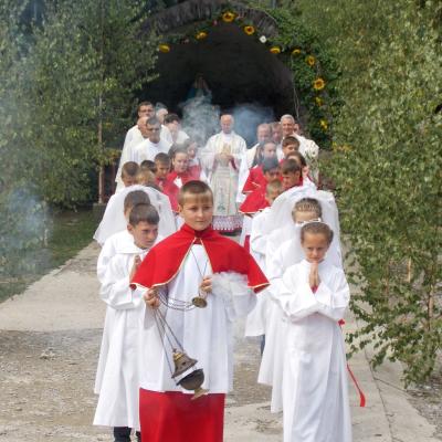 1 august: Ciugheş: Liturghia de mulţumire a părintelui Ieronim Budulai pentru 50 ani de Preoţie