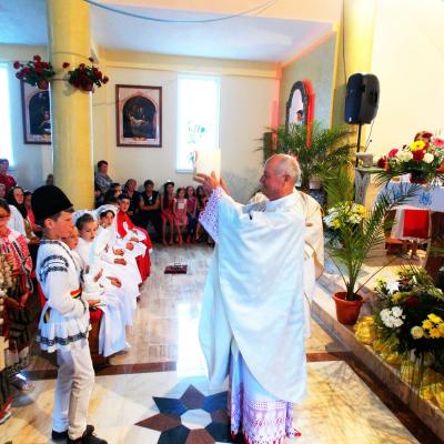 1 august: Ciugheş: Liturghia de mulţumire a părintelui Ieronim Budulai pentru 50 ani de Preoţie