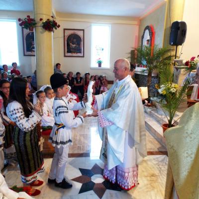 1 august: Ciugheş: Liturghia de mulţumire a părintelui Ieronim Budulai pentru 50 ani de Preoţie