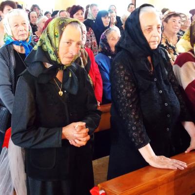 1 august: Ciugheş: Liturghia de mulţumire a părintelui Ieronim Budulai pentru 50 ani de Preoţie