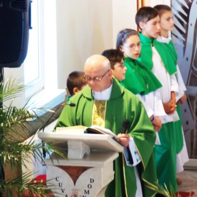 1 august: Ciugheş: Liturghia de mulţumire a părintelui Ieronim Budulai pentru 50 ani de Preoţie