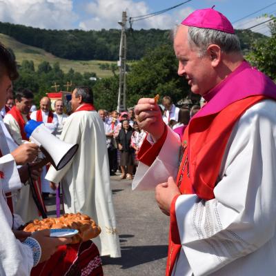 1 august: Valea Mică: Administrarea sacramentului sfântului Mir