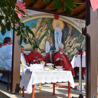 1 august: Valea Mică: Administrarea sacramentului sfântului Mir