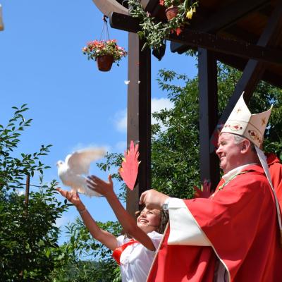 1 august: Valea Mică: Administrarea sacramentului sfântului Mir