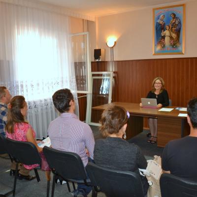 1 august: Iaşi: Ultima etapă a cursurilor pentru logodnici