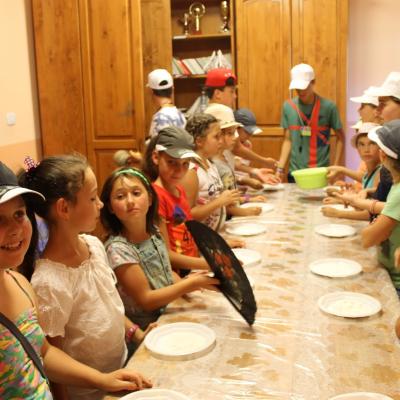 3-9 august: Buruieneşti: Campus "Prietenia în culori"