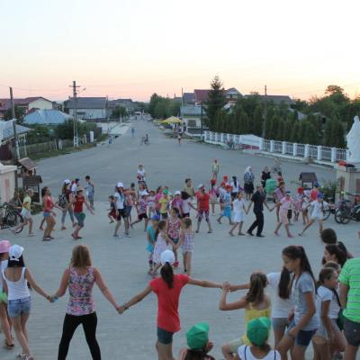 3-9 august: Buruieneşti: Campus "Prietenia în culori"