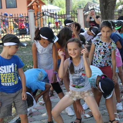 3-9 august: Buruieneşti: Campus "Prietenia în culori"