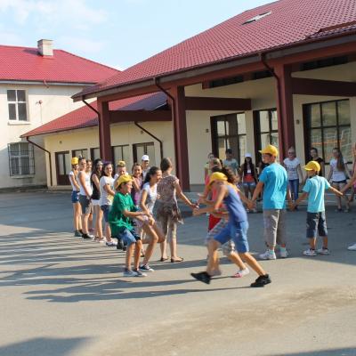 3-9 august: Buruieneşti: Campus "Prietenia în culori"