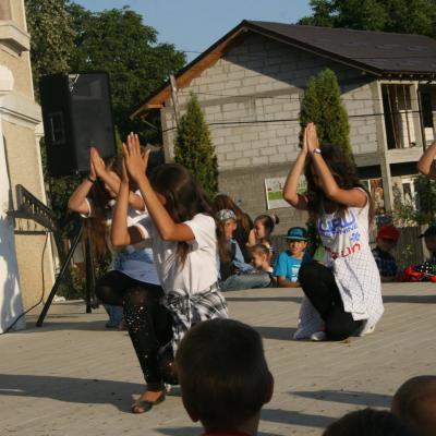 3-9 august: Buruieneşti: Campus "Prietenia în culori"