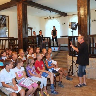 3 august: Moineşti: Tabără de Vară în cadrul Proiectului "Clubul Social al Tinerilor Băcăuani"