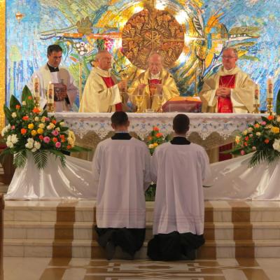 4 august: Iaşi: Liturghie celebrată de cardinalul Joachim Meisner