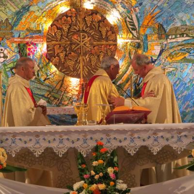 4 august: Iaşi: Liturghie celebrată de cardinalul Joachim Meisner