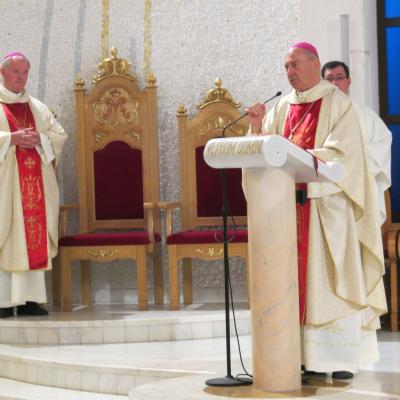 4 august: Iaşi: Liturghie celebrată de cardinalul Joachim Meisner