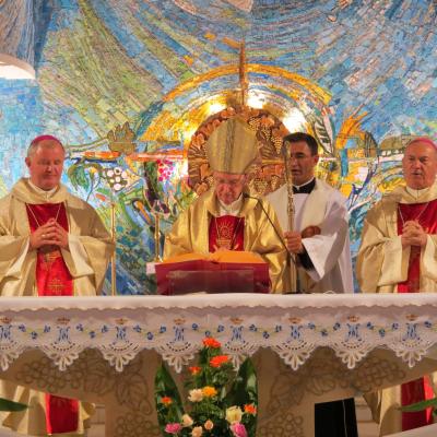 4 august: Iaşi: Liturghie celebrată de cardinalul Joachim Meisner