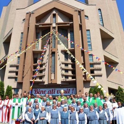 8-9 august: Bacău: Bucuria surorilor oblate asumpţioniste de a trăi un dublu jubileu