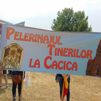 14 august: Pelerinajul tinerilor la Cacica. Foto: Carmen Olaru