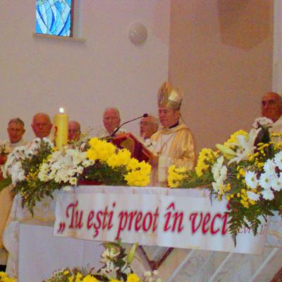 19 august: Bacău: Întâlnirea seriei de preoţi sfinţiţi în anul 1968