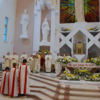 19 august: Bacău: Întâlnirea seriei de preoţi sfinţiţi în anul 1968